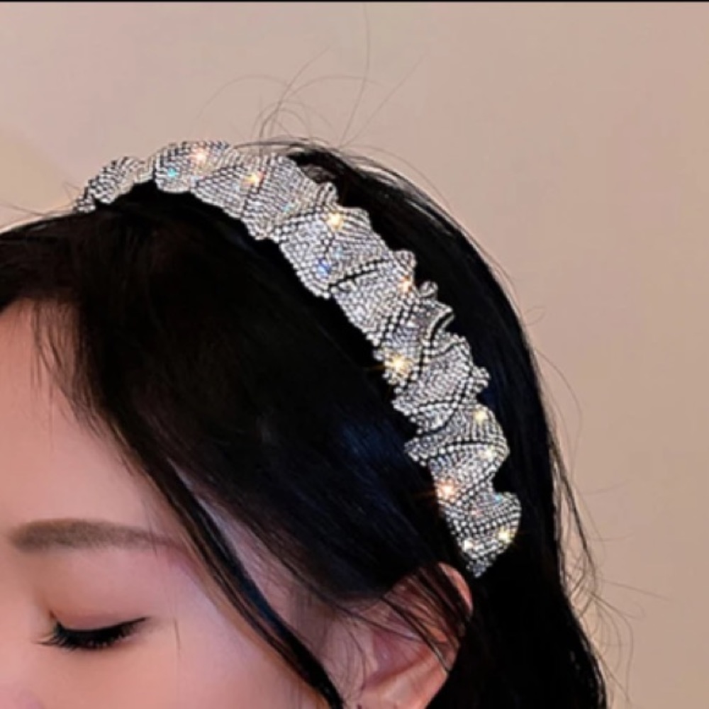 ๐ Rhinestone Crystals Black Silver Headband - Picture 6 of 6